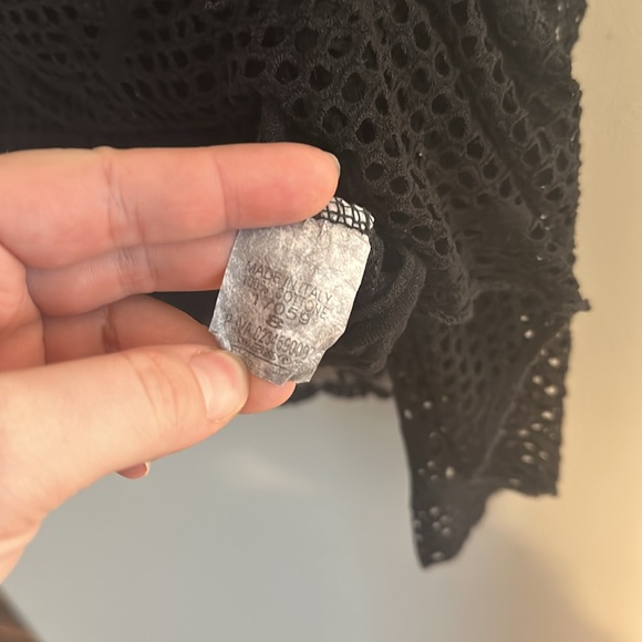 Black Lacey-Mesh Crochet Short Sleeve Top ๐ค - Picture 6 of 6